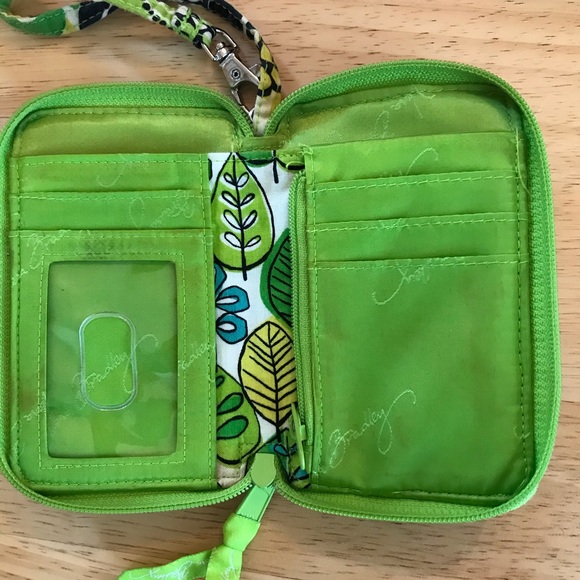 Vera Bradley 💓 green wallet. - Picture 4 of 6